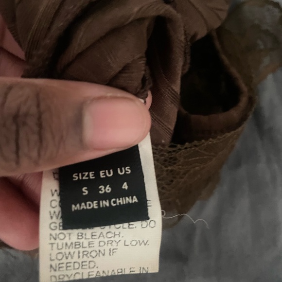 Brown camisole with lace. Nice for teenagers and/or women and pretty stretchy. - Picture 2 of 2